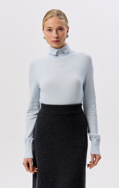 водолазка с разрезом на горле 2437W голубой (1)
