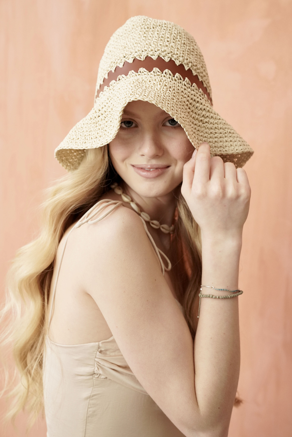 Модный аксессуар лета 2022 - женская шляпа