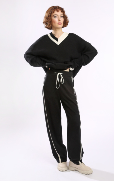 61N брюки черные с молочной полоской (1)