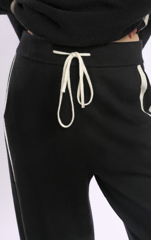 61N брюки черные с молочной полоской (2)